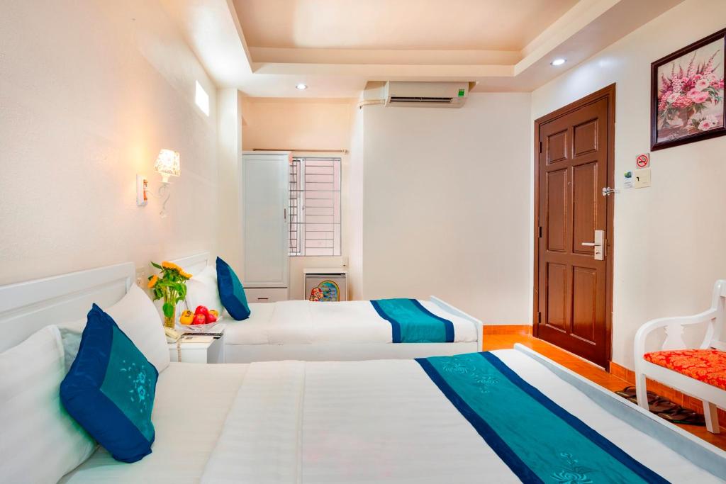 Двухместный (Двухместный номер Делюкс с 1 кроватью или 2 отдельными кроватями и балконом) отеля Ken Nha Trang Hotel, Нячанг