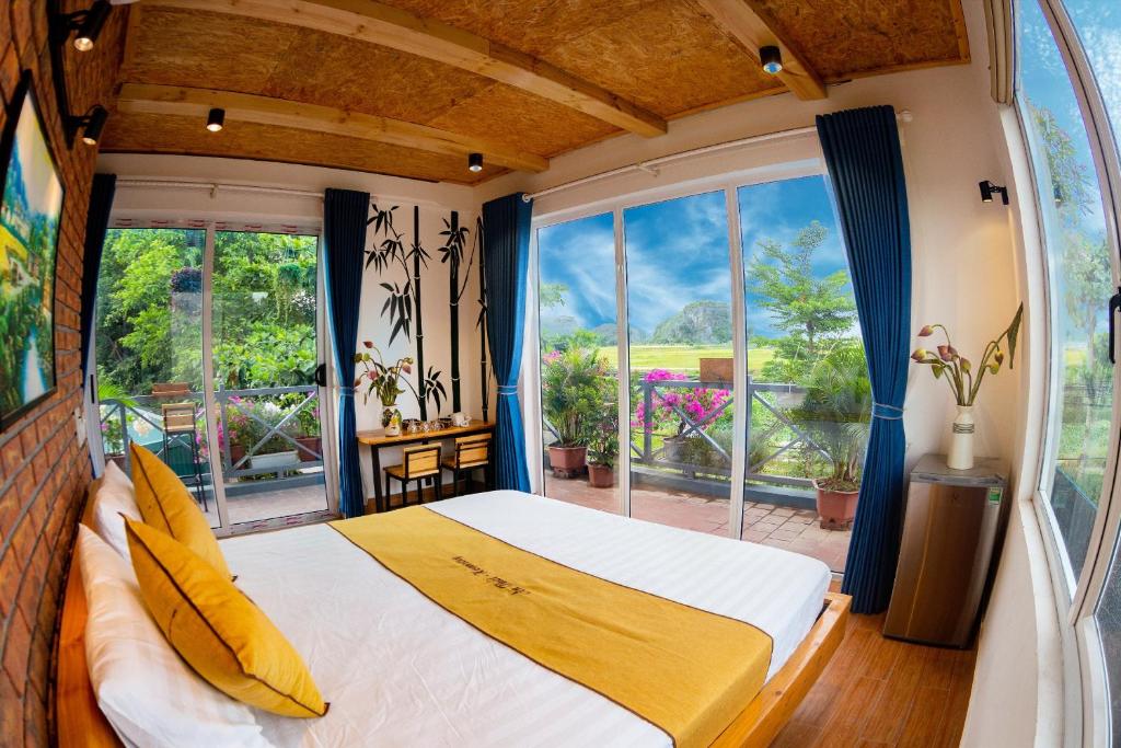 Двухместный (Двухместный номер с 1 кроватью и видом на горы) отеля An Thái Homestay and Bar, Ниньбинь
