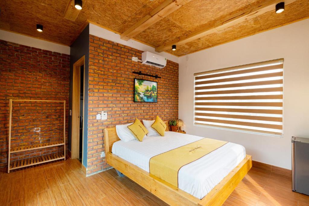 Двухместный (Номер с кроватью размера «queen-size») отеля An Thái Homestay and Bar, Ниньбинь