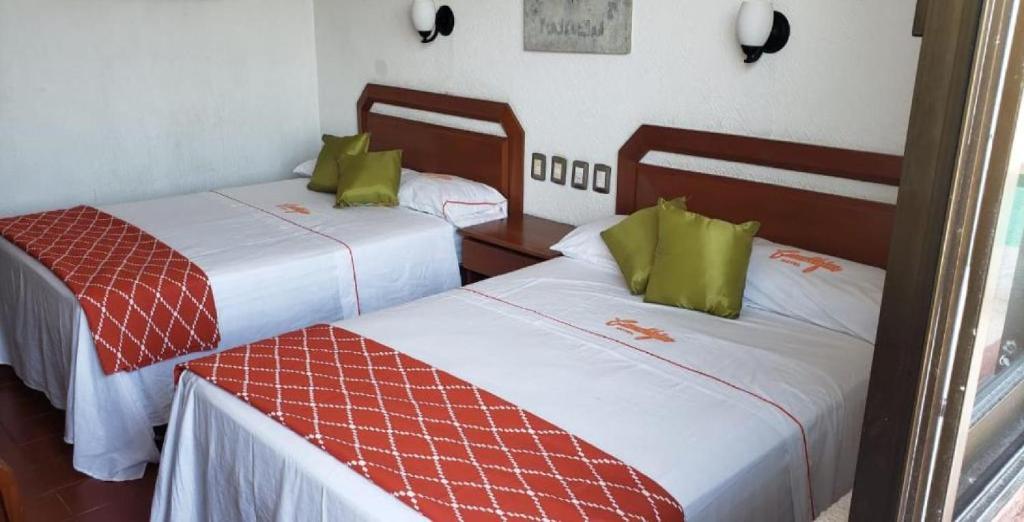 Двухместный (Стандартный двухместный номер с 2 двуспальными кроватями) отеля Hotel Candilejas, Веракрус