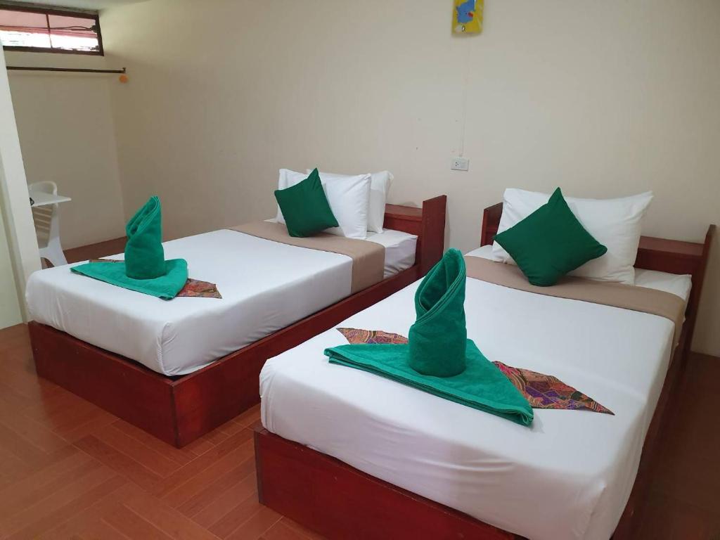 Трехместный (Бюджетный трехместный номер) отеля The Royal Bamboo Lodge, Сураттхани