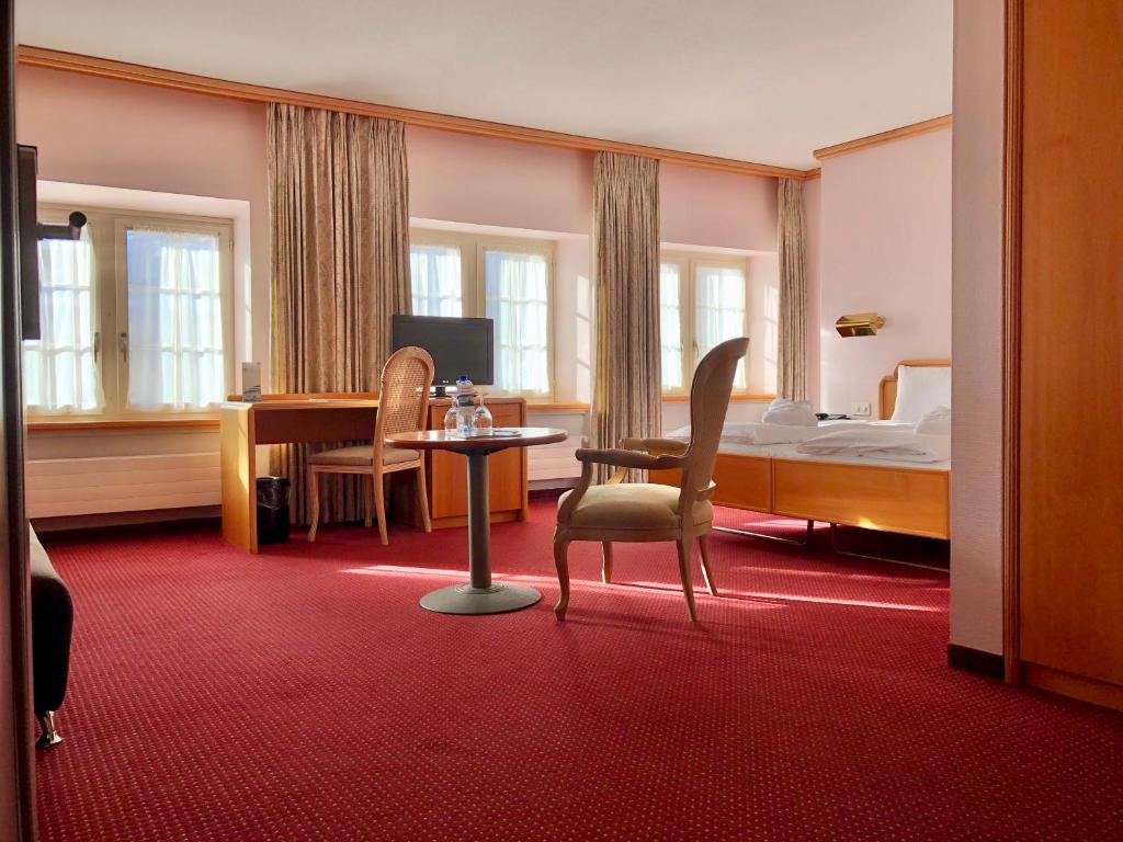 Семейный (Семейный номер) отеля Thermal Hotels & Walliser Alpentherme Leukerbad, Лойкербад