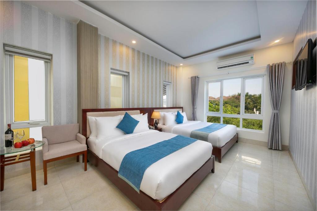 Четырехместный (Четырехместный номер Делюкс) отеля Sea Wind Hotel, Дананг