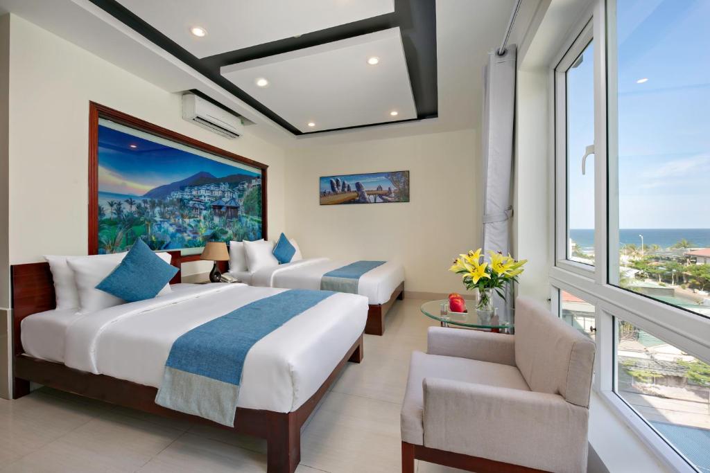 Трехместный (Трехместный номер Делюкс с ванной) отеля Sea Wind Hotel, Дананг