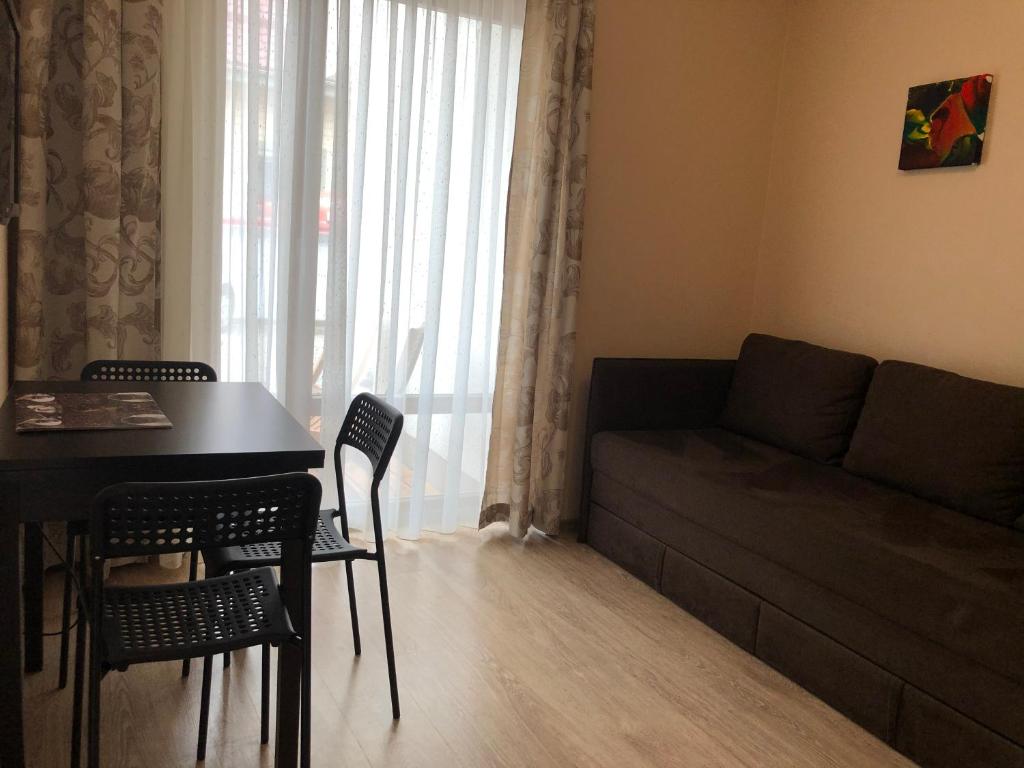 Апартаменты (Апартаменты с 1 спальней, мини-кухней и террасой — Вид во двор), Eurovila - Home Suite Palanga