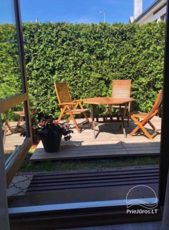 Студио (Номер-студио с террасой, вид во двор — Первый этаж), Eurovila - Home Suite Palanga