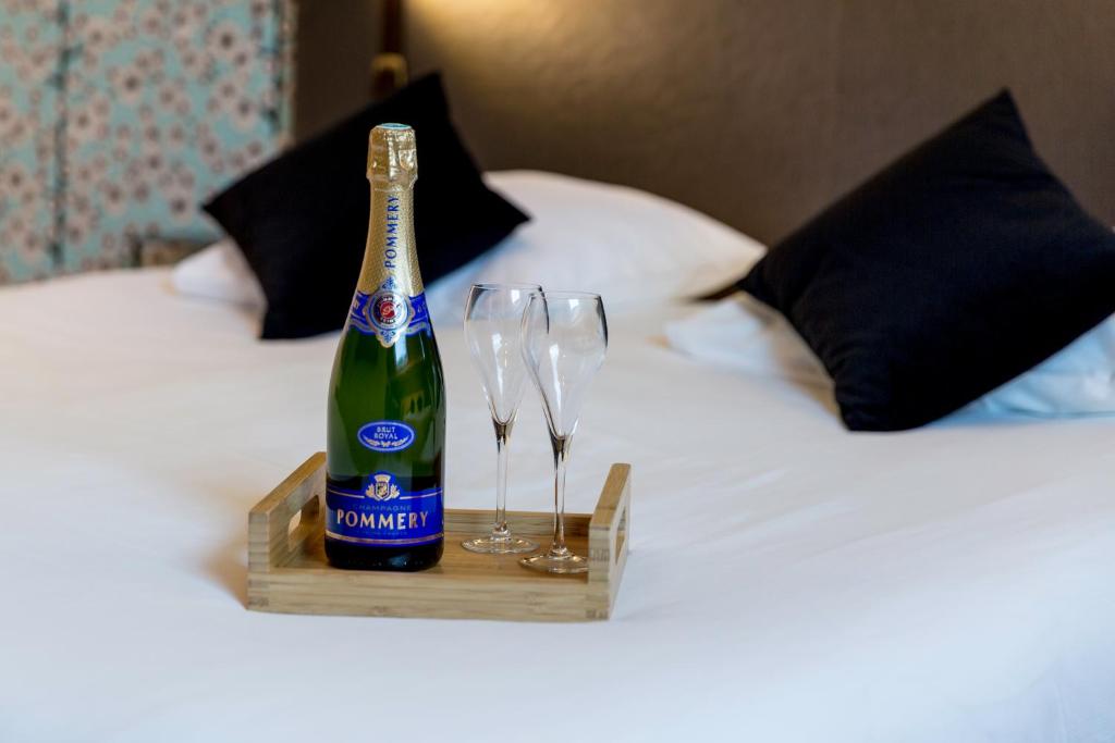 Двухместный (Superior Double Room with one bottle of Champagne Pommery), Hotel Flandre Angleterre