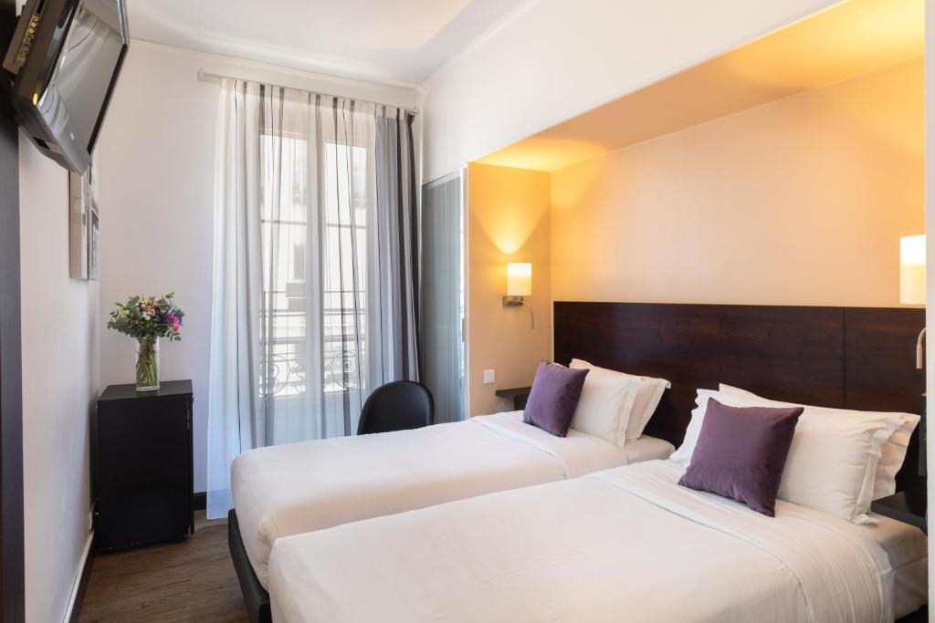 Двухместный (Улучшенный двухместный номер с 1 кроватью или 2 отдельными кроватями) отеля Grand Hôtel Le Florence, Ницца