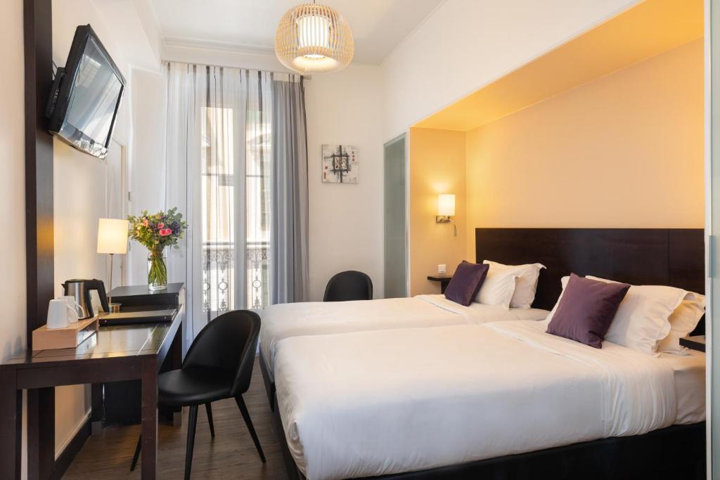 Двухместный (Двухместный номер Делюкс с 1 кроватью или 2 отдельными кроватями) отеля Grand Hôtel Le Florence, Ницца