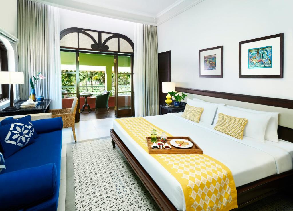 Двухместный (Улучшенный номер с балконом и видом на сад — Кровать размера «king-size») курортного отеля Taj Holiday Village Resort & Spa, Goa, Кандолим