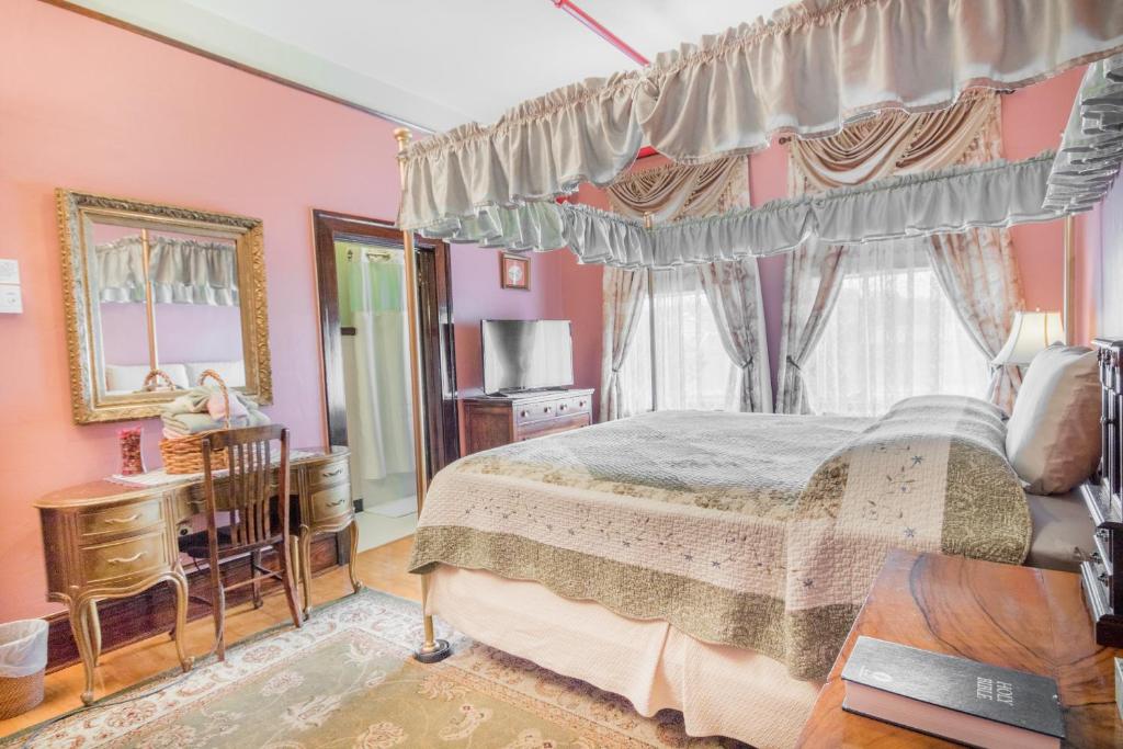 Двухместный (Номер Делюкс с кроватью размера «king-size»), The Edgewater Hotel