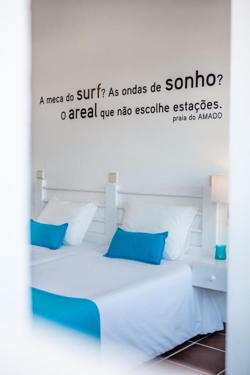 Двухместный (Двухместный номер с 1 кроватью или 2 отдельными кроватями и балконом) отеля Hotel Alcatruz, Алжезур