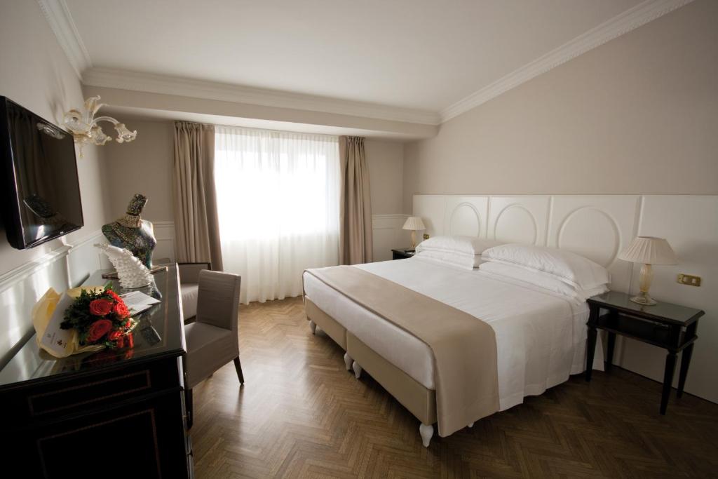 Двухместный (Двухместный номер «Премиум» с 1 кроватью или 2 отдельными кроватями) отеля Plaza Hotel Lucchesi, Флоренция