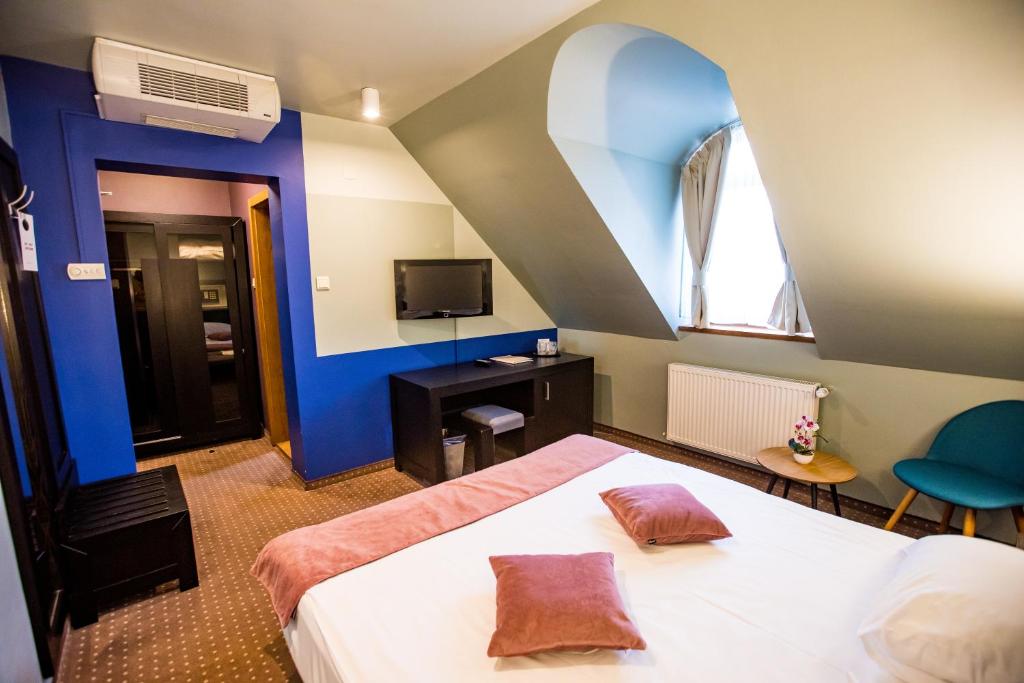 Двухместный (Стандартный двухместный номер с 1 кроватью или 2 отдельными кроватями) отеля Hotel Arena, Тыргу-Муреш