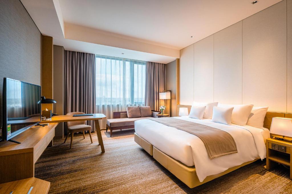 Двухместный (Номер Делюкс с кроватью размера «king-size») отеля Hotel Nikko Hai Phong, Хайфон