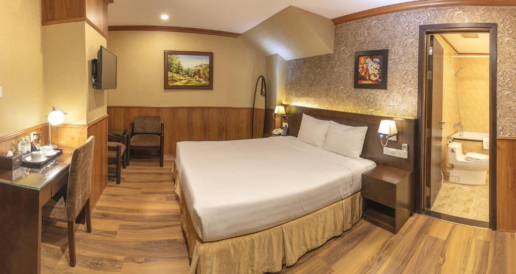 Двухместный (Улучшенный двухместный номер с 1 кроватью) отеля Kings Hotel Dalat, Далат