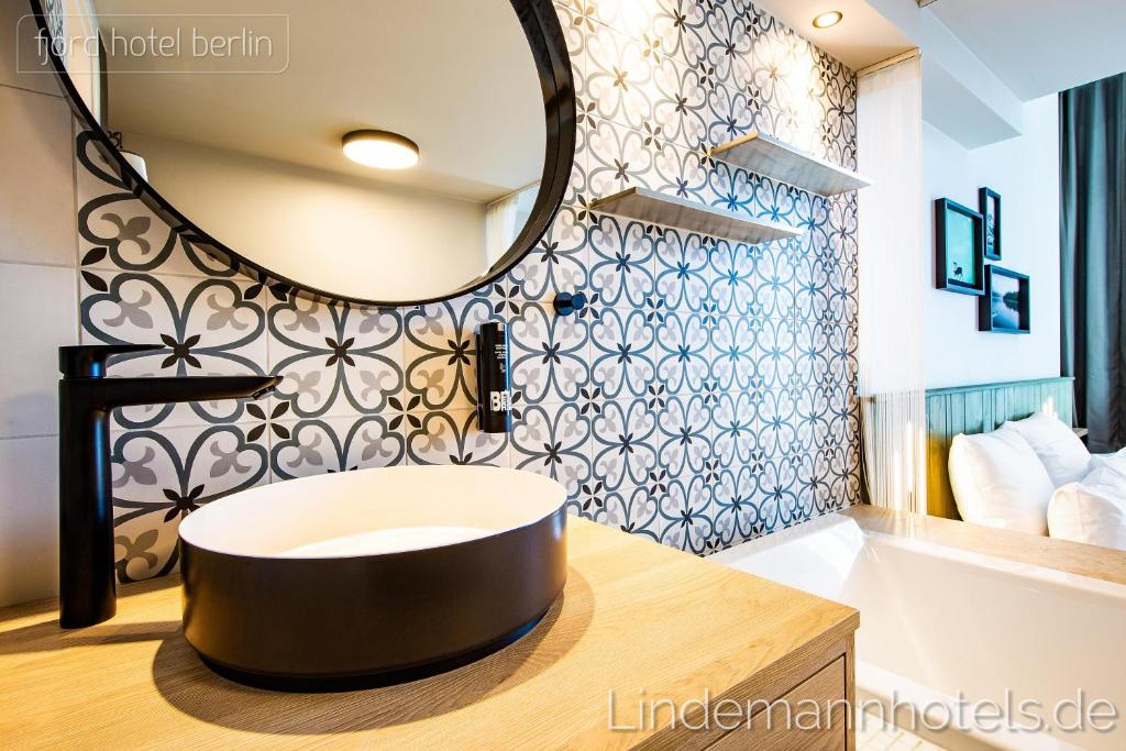 Двухместный (Двухместный номер Делюкс с 1 кроватью и ванной), fjord hotel berlin