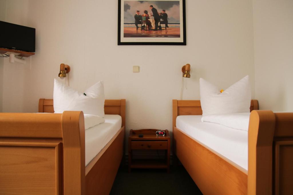Двухместный (Двухместный номер с 2 отдельными кроватями и собственной ванной комнатой) отеля Hotel Meiendorfer Park, Гамбург