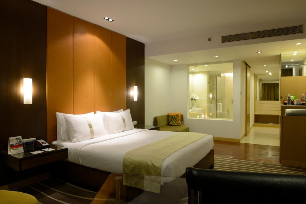 Двухместный (Day Use Room for 6 Hours anytime between 10am to 6pm (Same day check in Check out)), Holiday Inn Mumbai International Airport