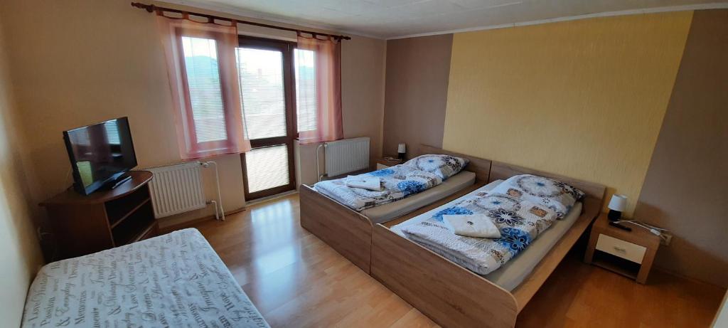 Апартаменты (Апартаменты с 2 спальнями (для 5 взрослых)) семейного отеля Privát Tatry Štrba, Штрба