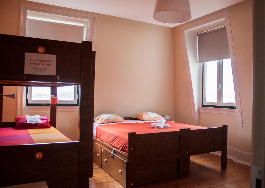 Двухместный (Двухместный номер эконом-класса с 1 кроватью или 2 отдельными кроватями) хостела Lisb'on Hostel, Лиссабон
