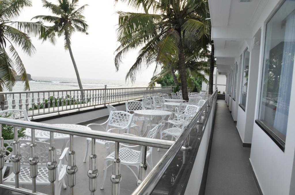Двухместный (Двухместный номер Делюкс с 1 кроватью или 2 отдельными кроватями и видом на море) отеля Goviyapana Beach Hotel, Ахангама
