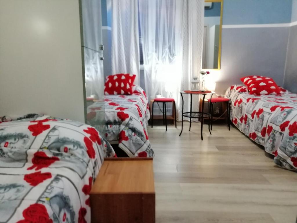 Номер (Кровать в общем номере с 4 кроватями), Român Holidays Hostel