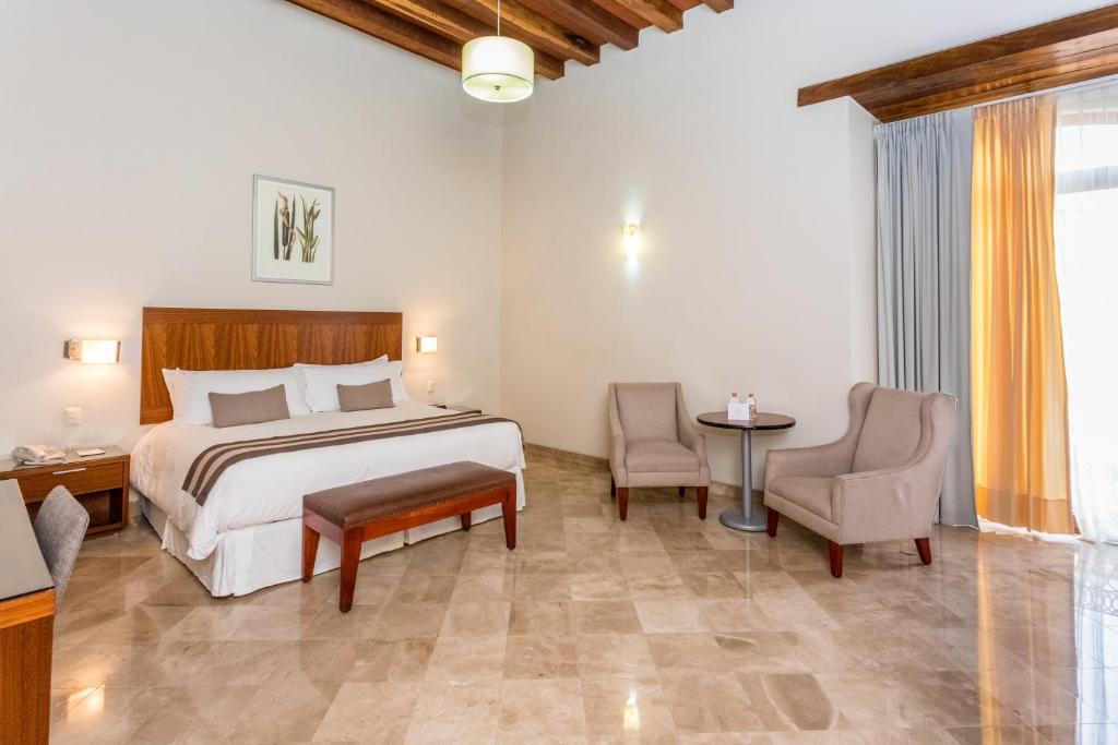 Двухместный (Улучшенный номер с кроватью размера «king-size») отеля Hotel Parador de Alcalá, Оахака-де-Хуарес