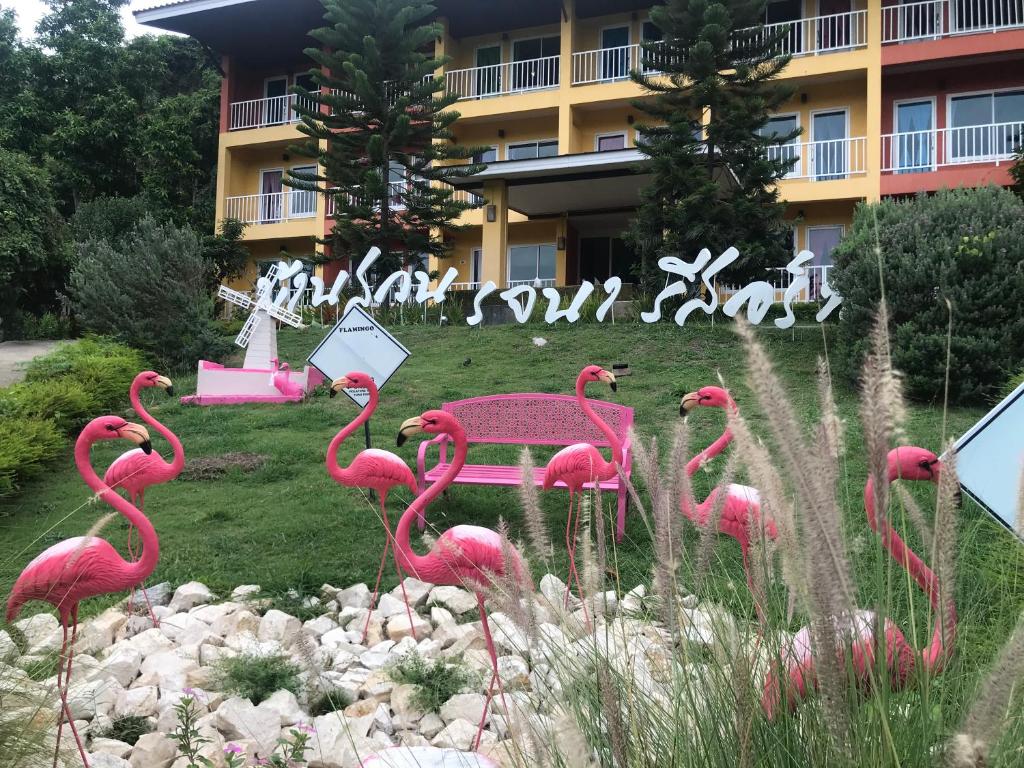 Четырехместный (Четырехместный номер с видом на горы) курортного отеля Baan Suan Rojjana, Сарабури