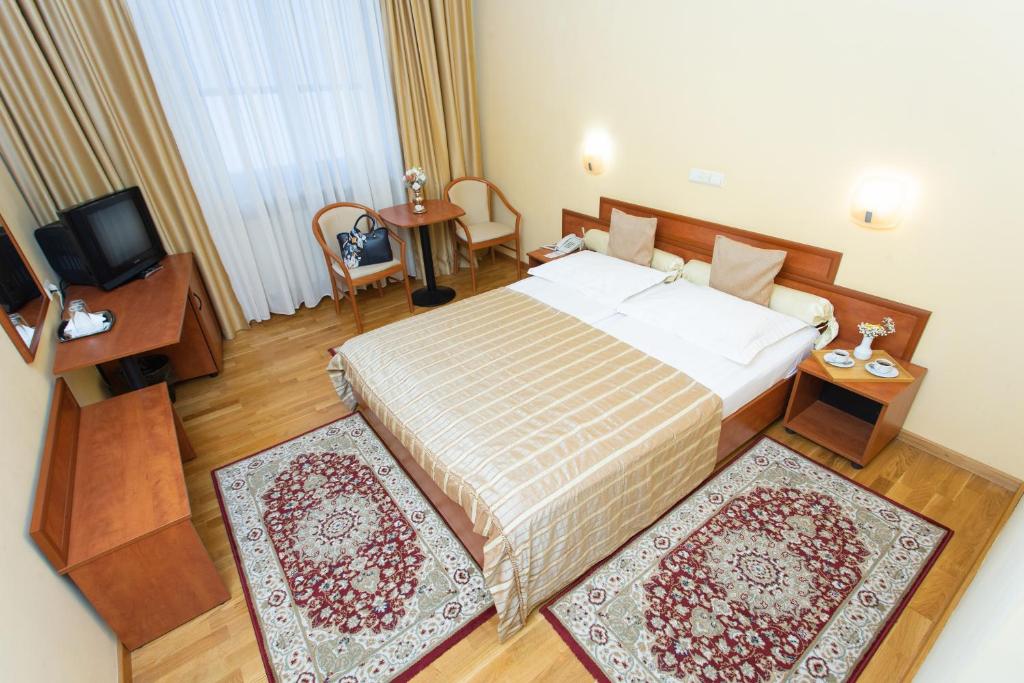 Одноместный (Single room with SPA included) отеля Hunguest Hotel Fenyõ, Меркуря-Чук