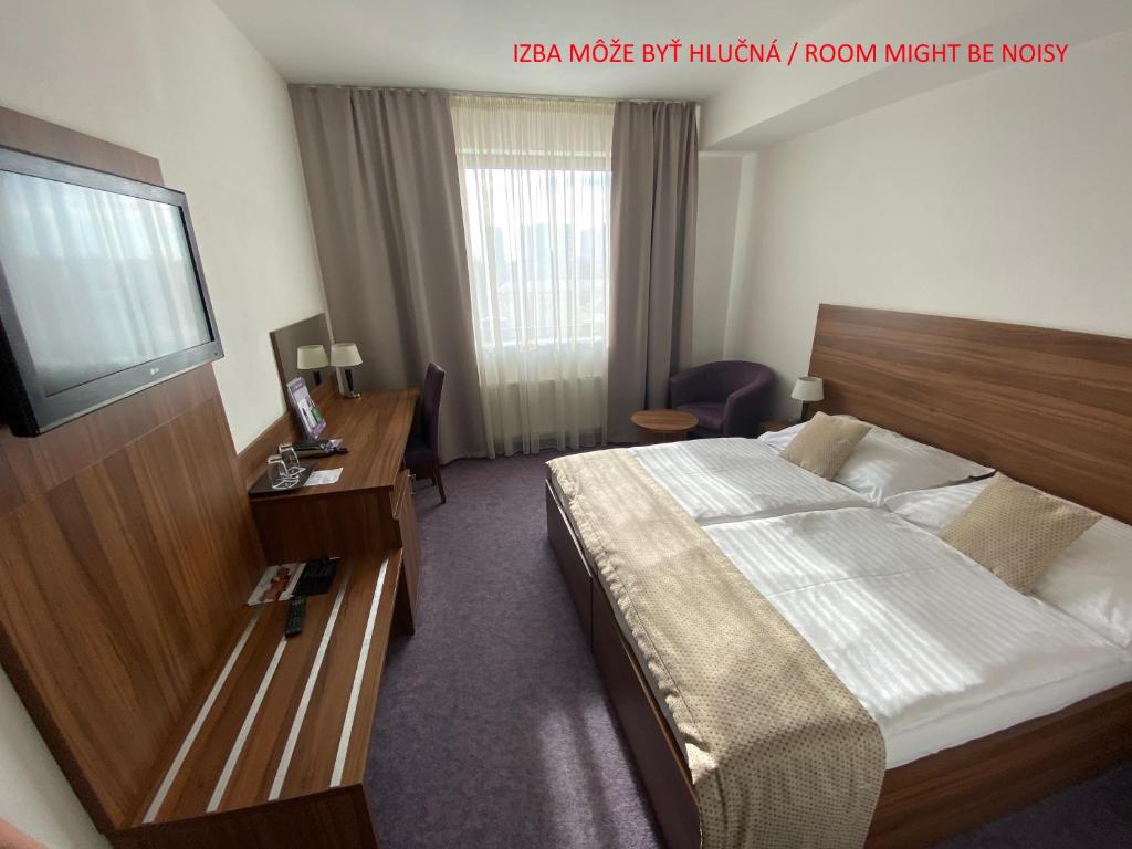 Двухместный (Economy Deluxe Room (Air conditioning noise)), Hotel Saffron