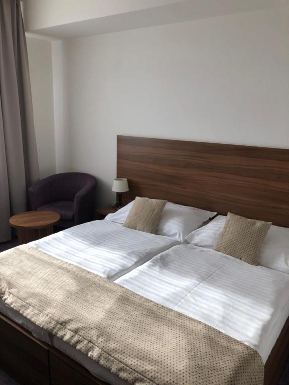 Двухместный (Economy Deluxe Room (Air conditioning noise)), Hotel Saffron