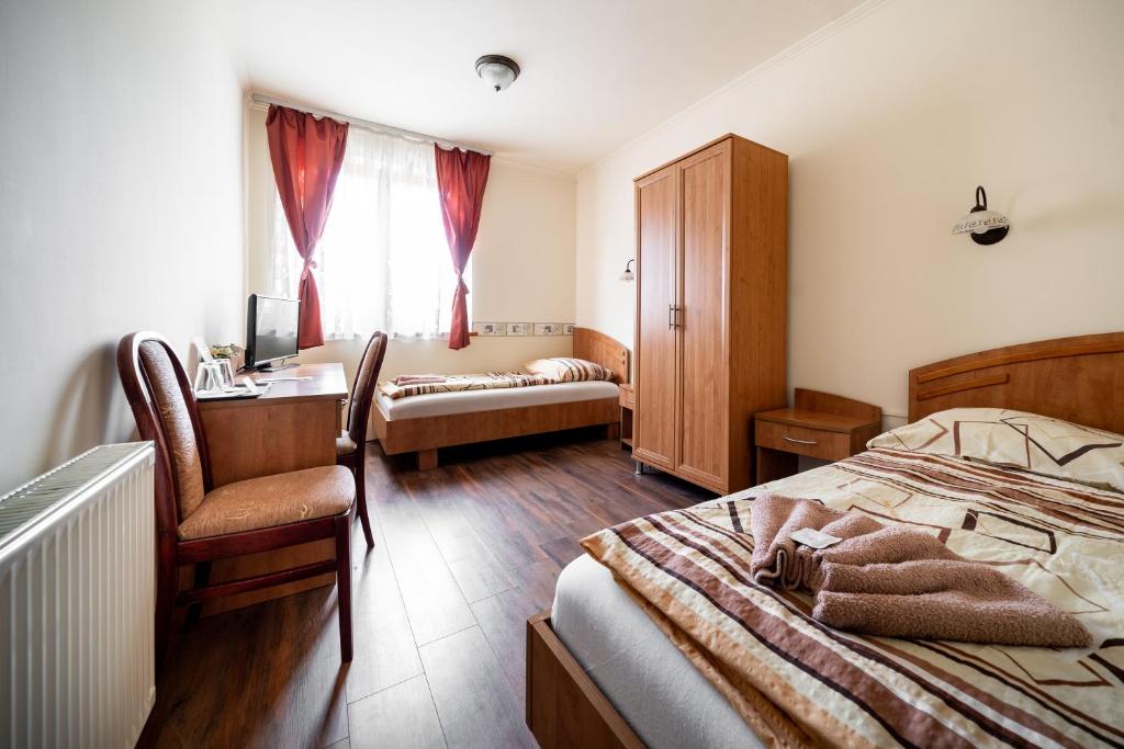 Двухместный (Двухместный номер с 2 отдельными кроватями) отеля Szenti Panzio, Дьёр