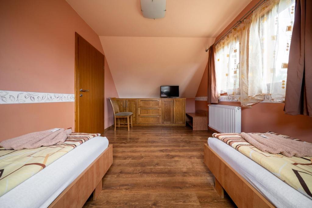 Апартаменты (Апартаменты с 4 спальнями) отеля Szenti Panzio, Дьёр