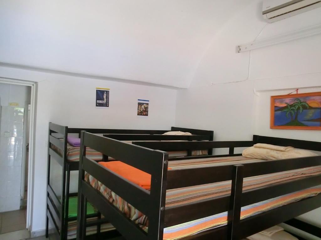 Номер (Кровать в общем мужском номере с 7 кроватями), Santorini Hostel