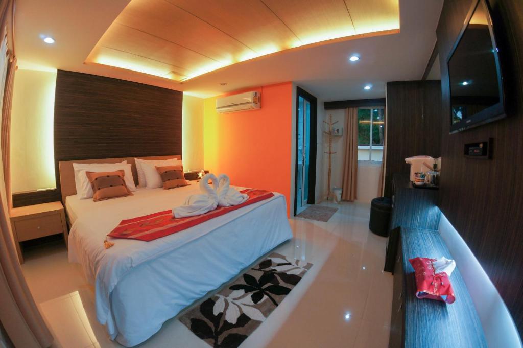 Двухместный (Двухместный номер эконом-класса с 1 кроватью) курортного отеля TT Naiyang Beach Phuket, Пхукет
