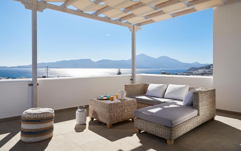 Сьюит (Улучшенный люкс с видом на море) отеля Santa Maria Luxury Suites & Spa, Адамас