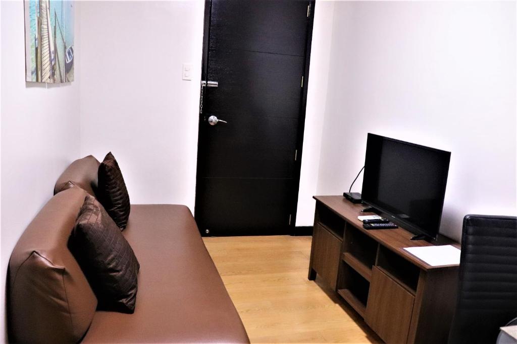 Сьюит (Полулюкс с 1 спальней), The Studio 18 Residences