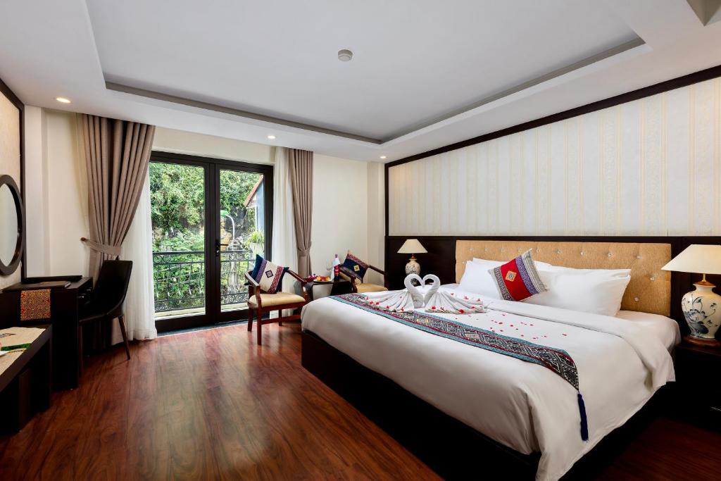 Двухместный (Двухместный номер Делюкс с 1 кроватью или 2 отдельными кроватями, вид на город) отеля Sapa Diamond Hotel, Сапа