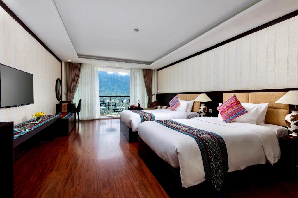 Двухместный (Двухместный номер Делюкс с 1 кроватью или 2 отдельными кроватями, вид на горы) отеля Sapa Diamond Hotel, Сапа