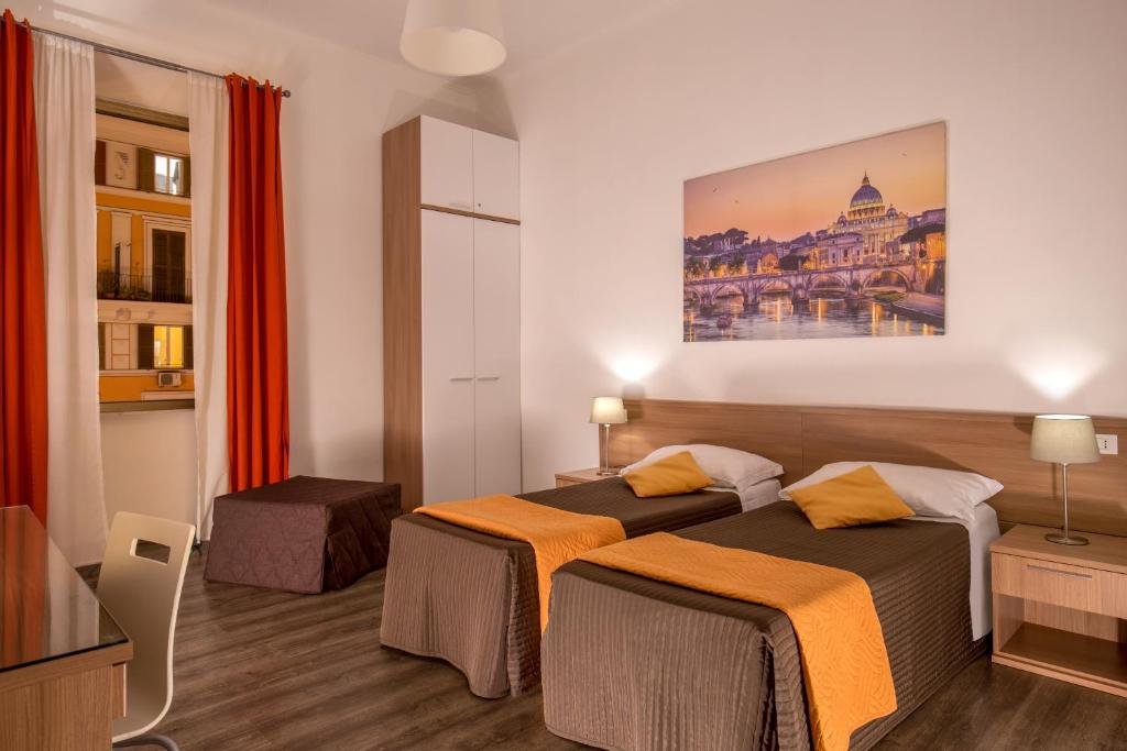 Двухместный (Улучшенный двухместный номер с 2 отдельными кроватями и видом на город) гостевого дома Domus Imperiale, Рим