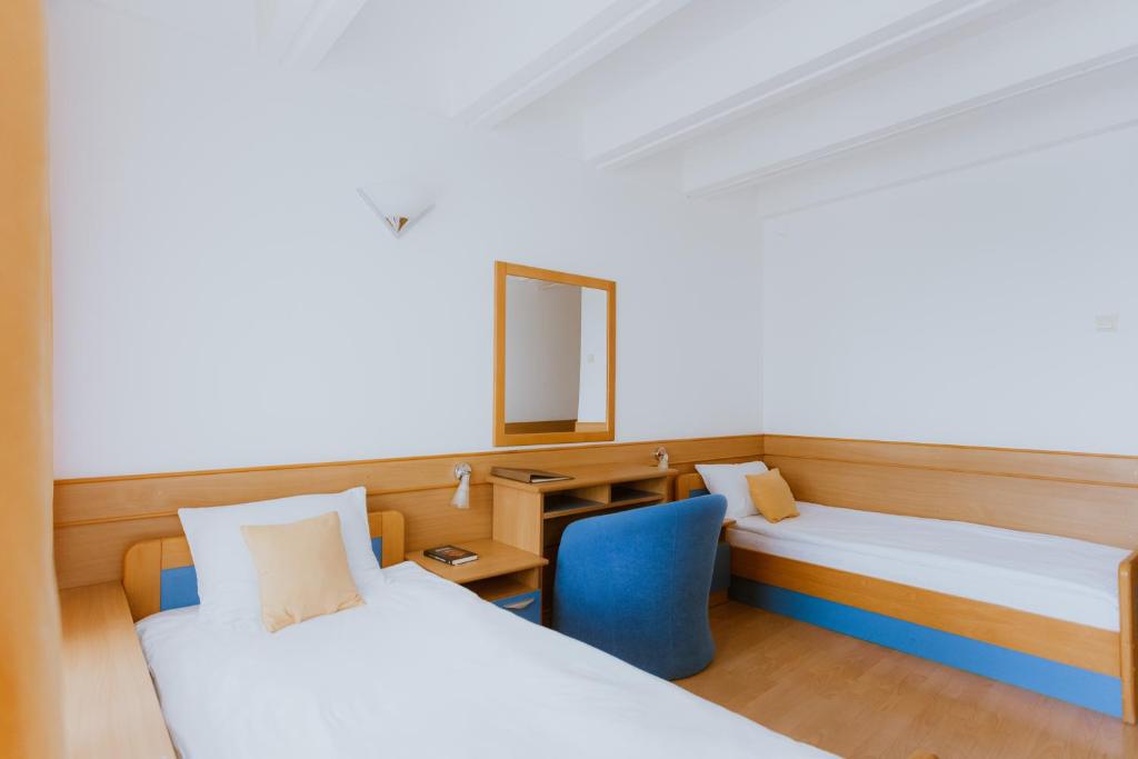 Двухместный (Двухместный номер с 2 отдельными кроватями) отеля Hotel Merkur, Врнячка-Баня