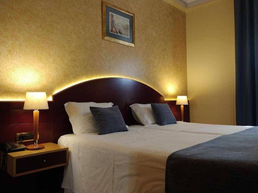 Двухместный (Улучшенный двухместный номер с 1 кроватью) отеля Hotel Internacional Porto, Порту