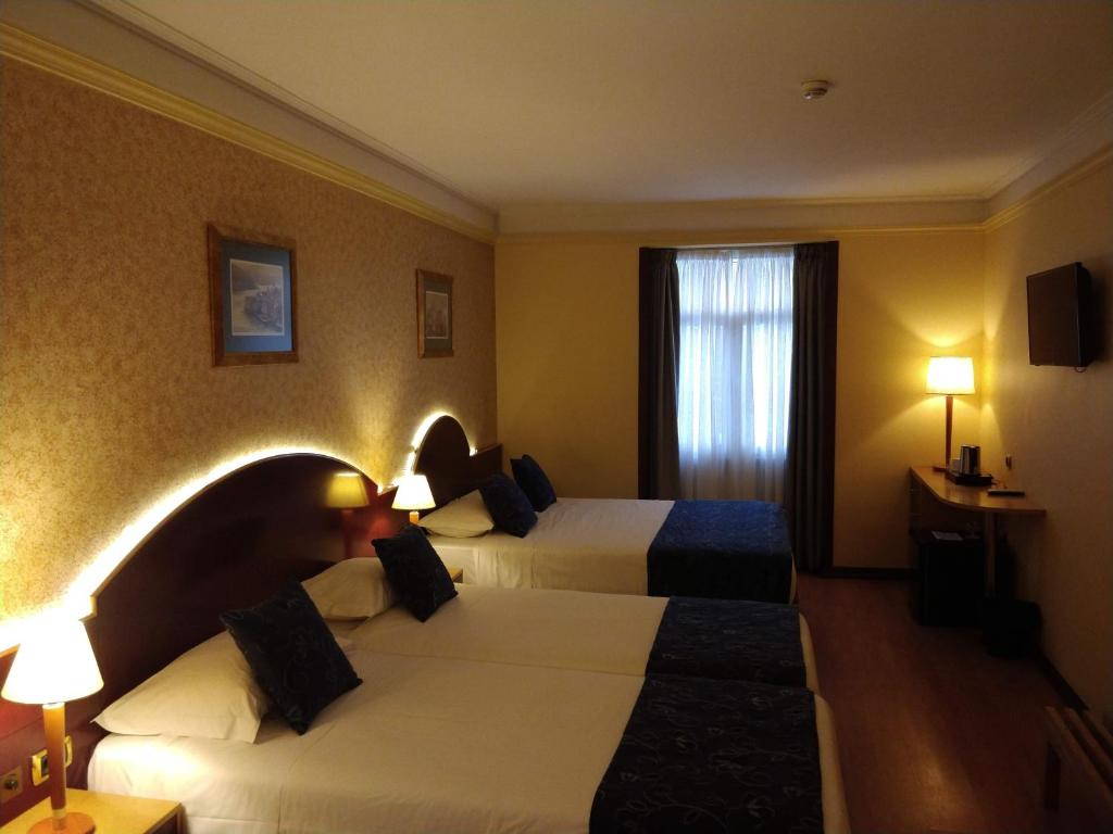 Четырехместный (Четырехместный номер «Комфорт») отеля Hotel Internacional Porto, Порту