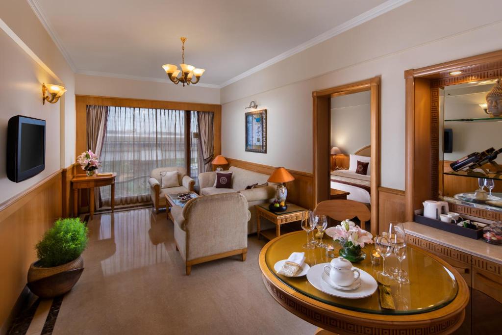 Сьюит (Executive Suite with complimentary airport transfers and lounge access,20% discount on Food&Soft beverages, Early check in and late check out for 4 hours), Jaypee Siddharth