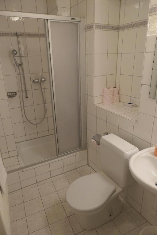 Двухместный (Двухместный номер с 1 кроватью и общей ванной комнатой) отеля Hotel Franziskaner, Кур