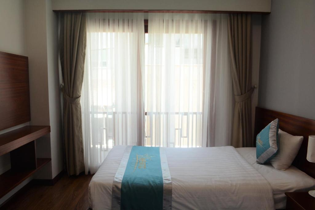 Двухместный (Улучшенный двухместный номер с 1 кроватью) отеля MENTO HOTEL QUY NHƠN, Куинён