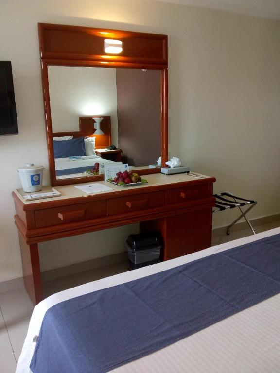 Двухместный (Стандартный номер с кроватью размера «king-size» – Для некурящих) отеля Comfort Inn Veracruz, Веракрус