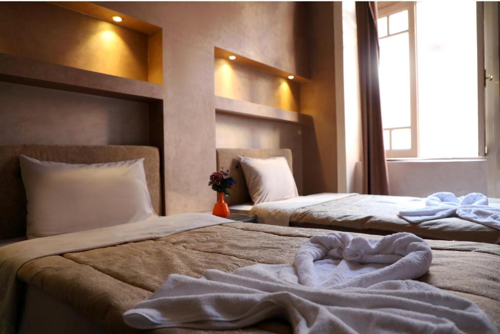 Двухместный (Двухместный номер с 2 отдельными кроватями и собственной ванной комнатой) хостела Holy sheet Hostel, Каир