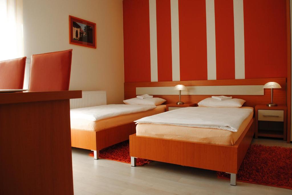 Двухместный (Двухместный номер «Комфорт» с 1 кроватью или 2 отдельными кроватями) гостевого дома Vila DeLux, Неготин